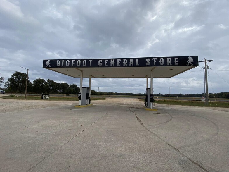 More Photos Of 15877 S US Highway 259, Haworth Convenience Store For Sale