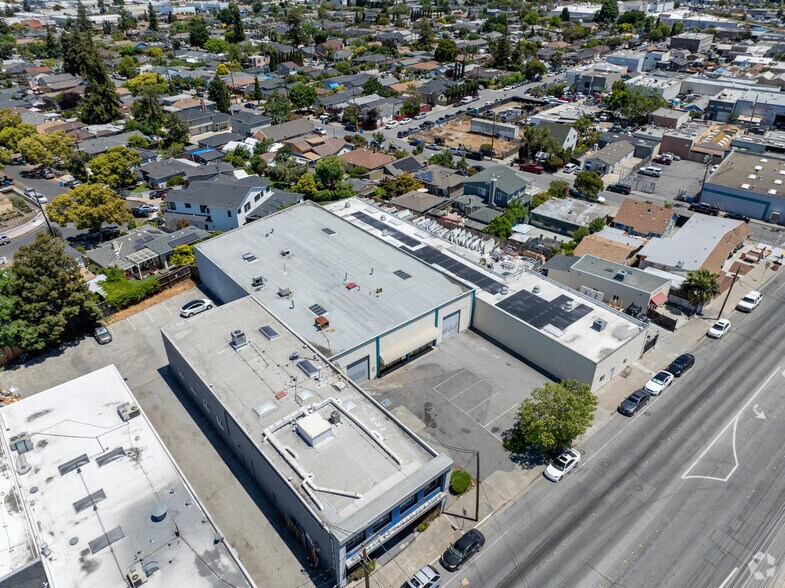 More Photos Of 2565-2569 Middlefield Rd, Redwood City Warehouse For Lease