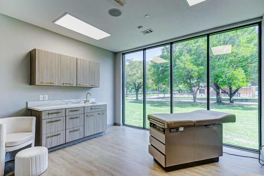 More Photos Of 2601 W Lake Houston, Kingwood Medical For Lease