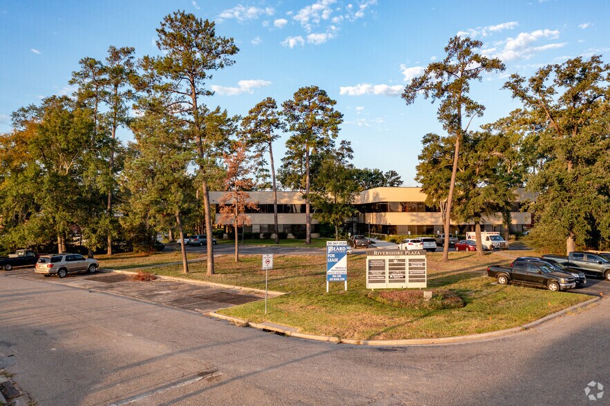 More Photos Of 333 N Rivershire Dr, Conroe Office For Lease