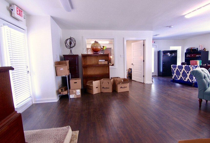 More Photos Of 910 E Cesar Chavez St, Austin Office For Lease