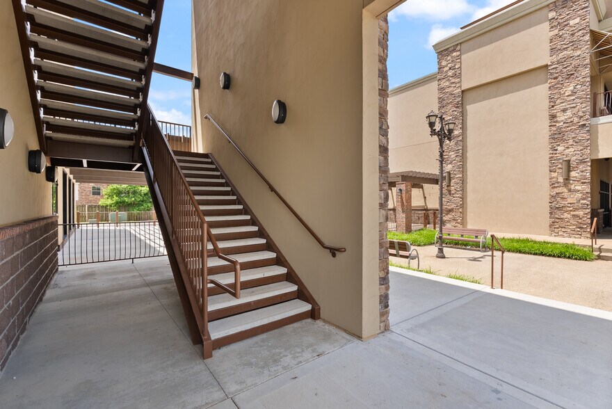 More Photos Of 2235 Dave Ward Dr, Conway Storefront Retail Office For Lease