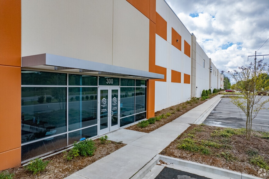 More Photos Of 137 Prosperity Dr, Garden City Distribution For Lease