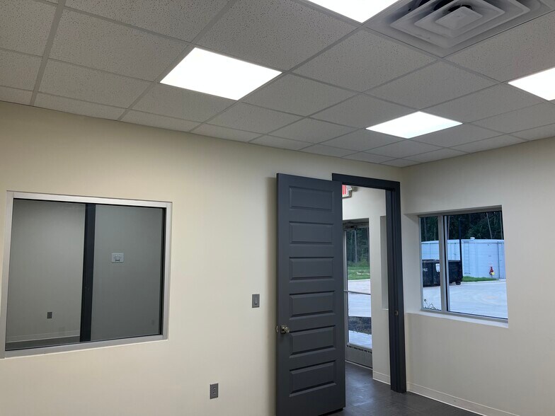 More Photos Of 28408 Sweetgum Rd, Magnolia Warehouse For Lease