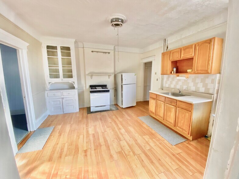 More Photos Of 24 Avenue Ditmars Steinway, Astoria Apartments For Sale