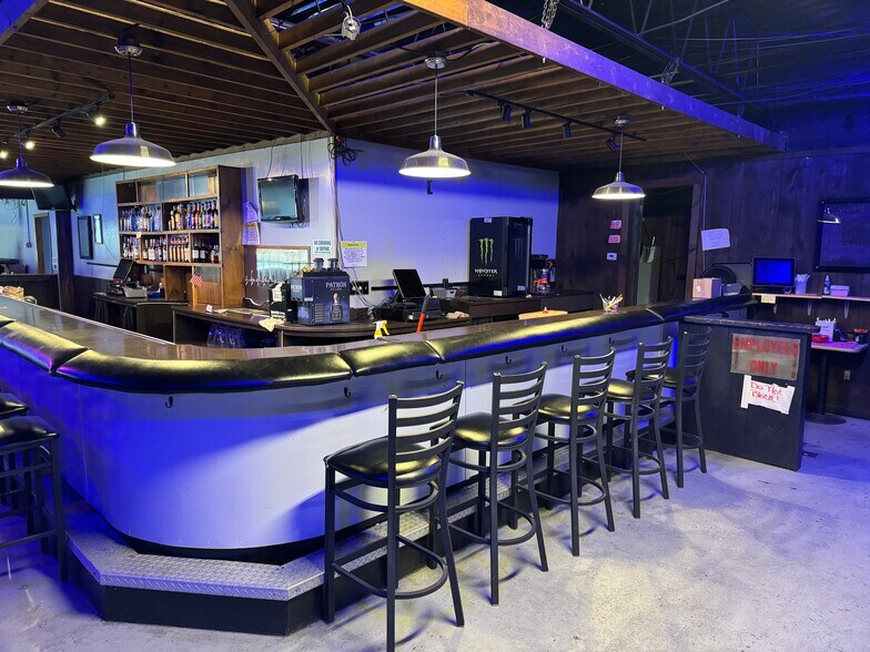 More Photos Of 3080 W State St, Bristol Bar For Sale