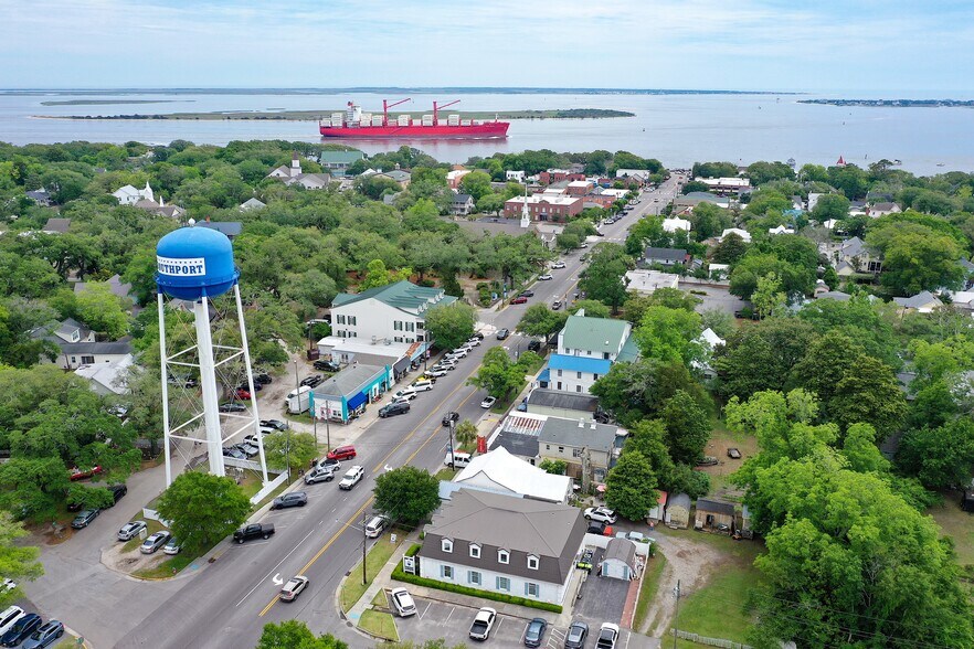 More Photos Of 1501 N Howe St, Southport Freestanding For Sale