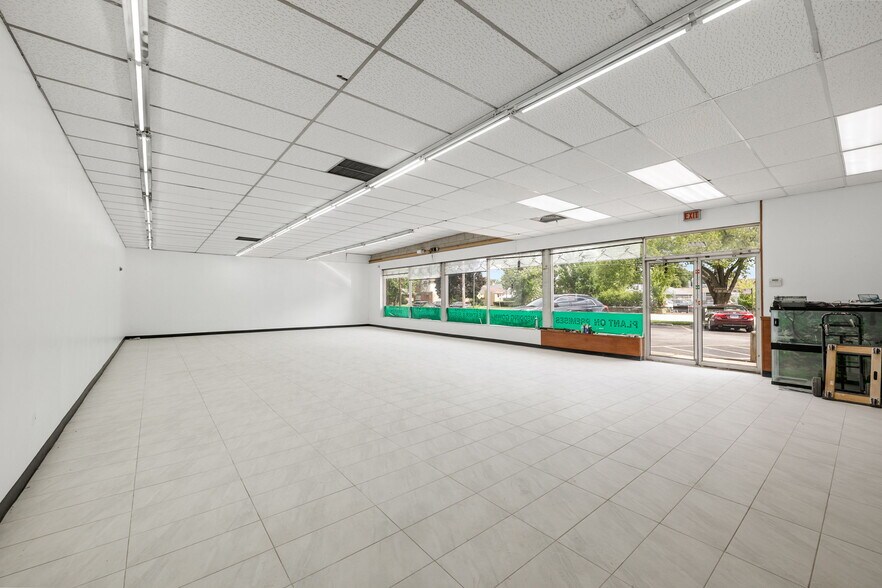 More Photos Of 7642-7650 W Touhy Ave, Chicago Storefront Retail Office For Lease