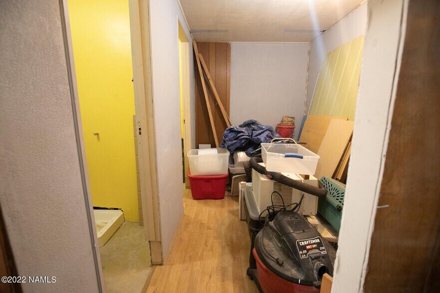 More Photos Of 213 N Kinsley Ave, Winslow Storefront For Sale