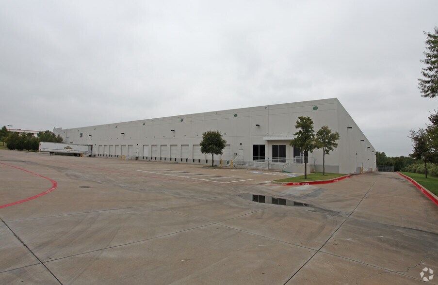 More Photos Of 3701 E Randol Mill Rd, Arlington Distribution For Lease