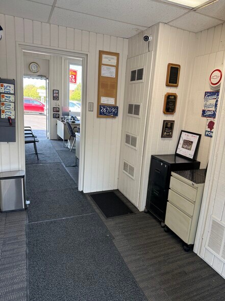 More Photos Of 1153 Baldwin Ave, Pontiac Auto Dealership For Sale