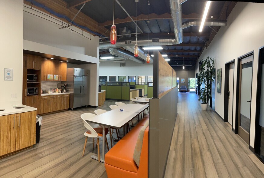 More Photos Of 6675 Mesa Ridge Rd, San Diego Office For Lease