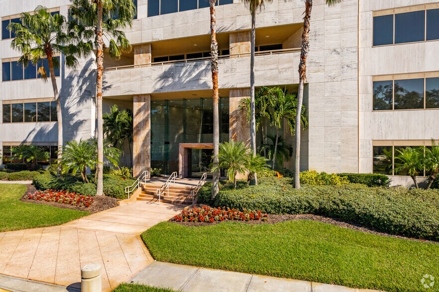 More Photos Of 311 Park Place Blvd, Clearwater Office For Lease