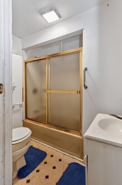 More Photos Of 41 Chestnut St, Amsterdam Storefront Retail Residential For Sale