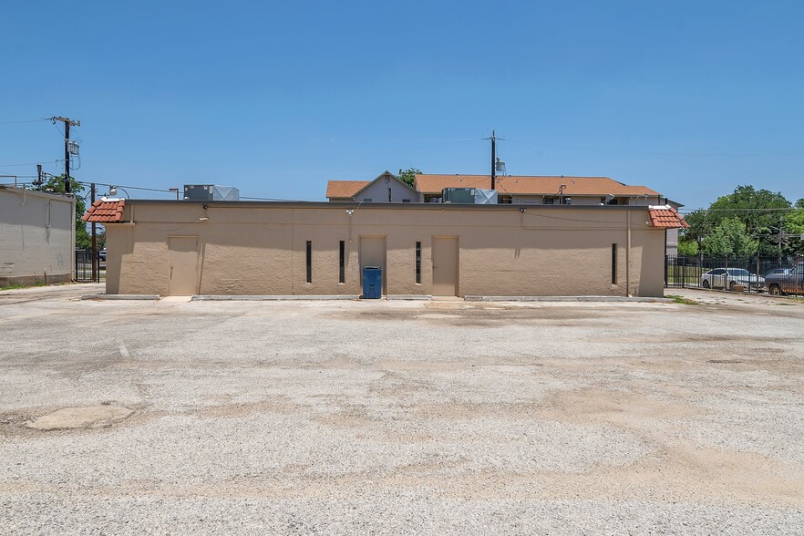 More Photos Of 1712 Buena Vista St, San Antonio Medical For Lease