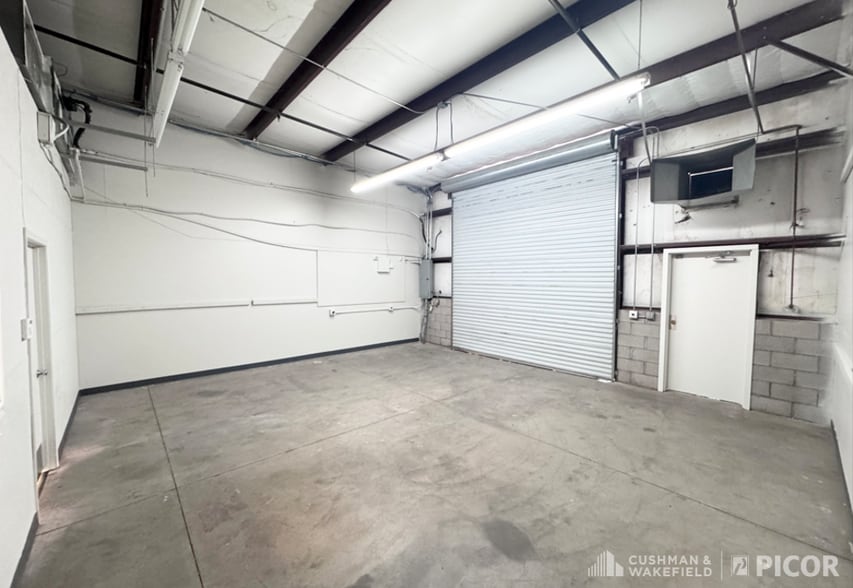 More Photos Of 6898-6902 N Camino Martin, Tucson Warehouse For Lease