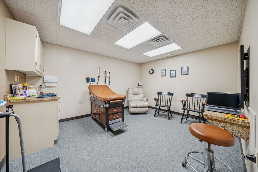 More Photos Of 985 Penn St, Brackenridge Medical For Sale