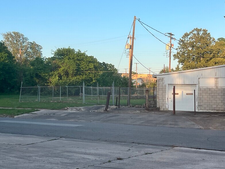 More Photos Of 820 W Broadway St, Muskogee Flex For Sale