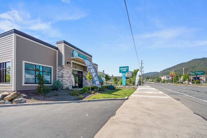 More Photos Of 1890 NW 6th St, Grants Pass Skilled Nursing Facility For Sale