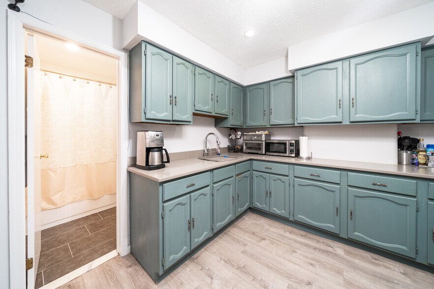 More Photos Of 103-105 Devon St, Kearny Apartments For Sale