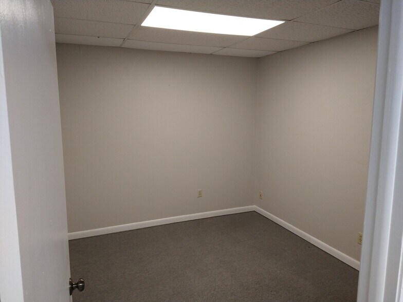 More Photos Of 6238 Presidential Ct, Fort Myers Medical For Sale
