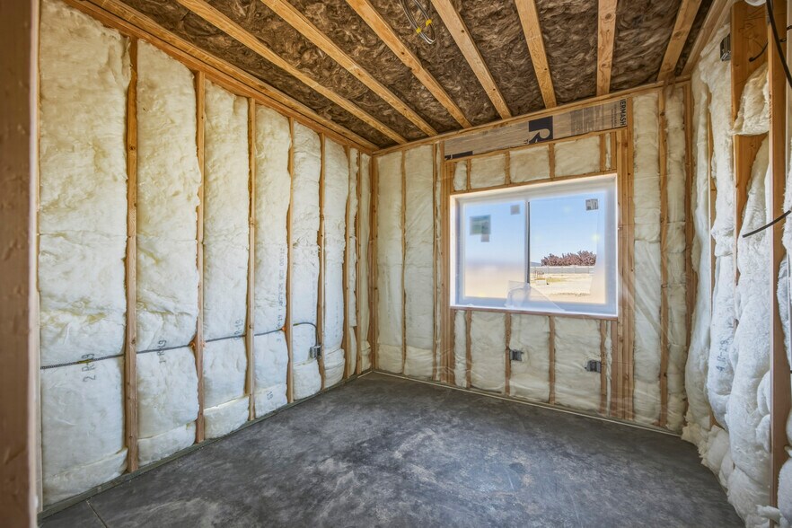 More Photos Of 1342 E Saint Helens St, Pasco Light Distribution For Lease