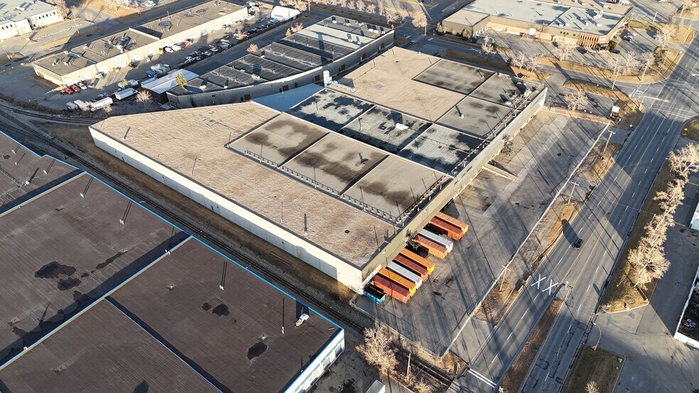 More Photos Of 3916 72nd Ave SE, Calgary Distribution For Sale