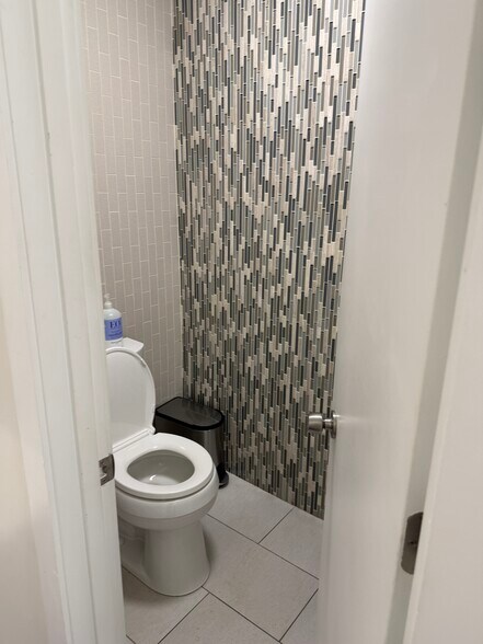 More Photos Of 57 N Middletown Rd, Nanuet Medical For Lease