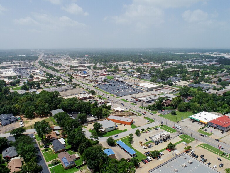 More Photos Of 206 Winchester Dr, Tyler Carwash For Sale