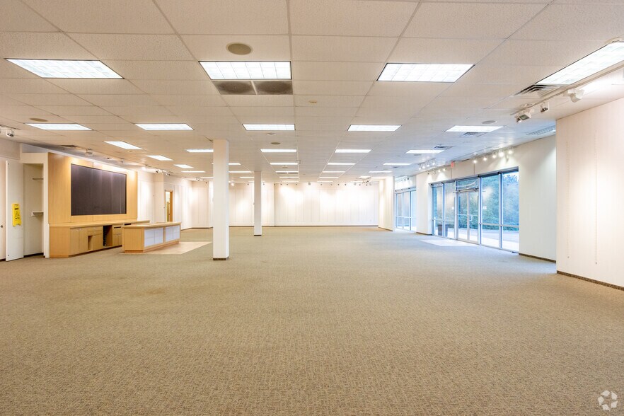 More Photos Of 1971 Dr. M.L.K. Jr Expy, Andalusia Storefront For Lease