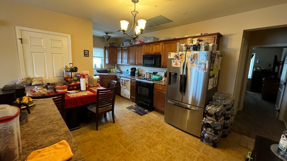 More Photos Of 550 S Main St, Nazareth General Retail For Sale