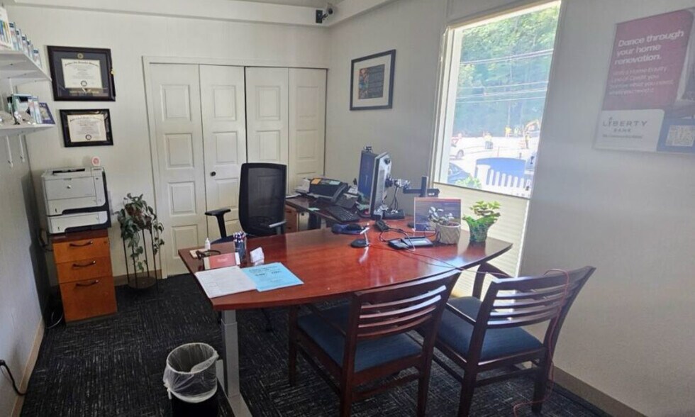 More Photos Of 116 Bridge Rd, Haddam Bank For Lease