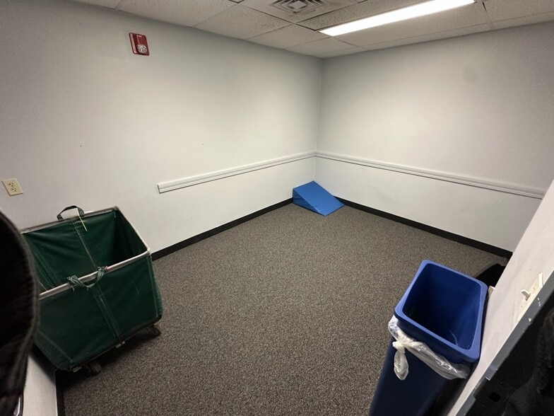More Photos Of 52 Summer St, Boston General Retail For Lease