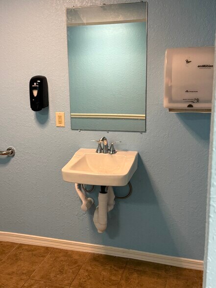 More Photos Of 1116 Us-17, Palatka Medical For Lease