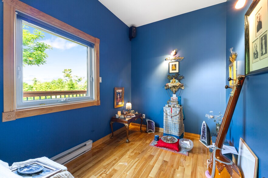 More Photos Of 57 Rue Allan, Brownsburg-chatham Apartments For Sale