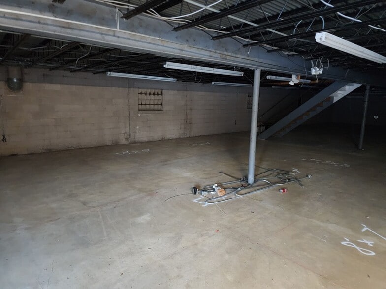 More Photos Of 3441 Brandon Ave, Roanoke Flex For Lease