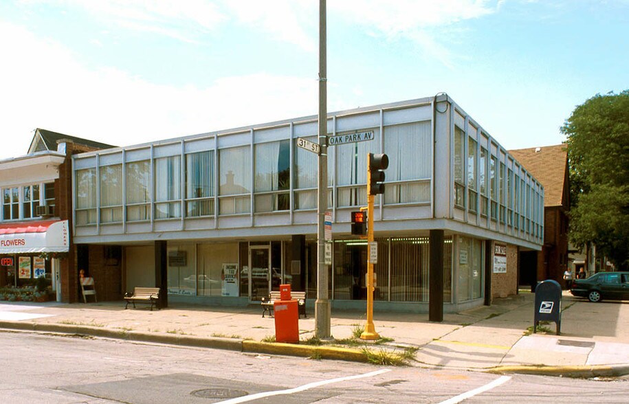 More Photos Of 3100 S Oak Park Ave, Berwyn Office For Sale