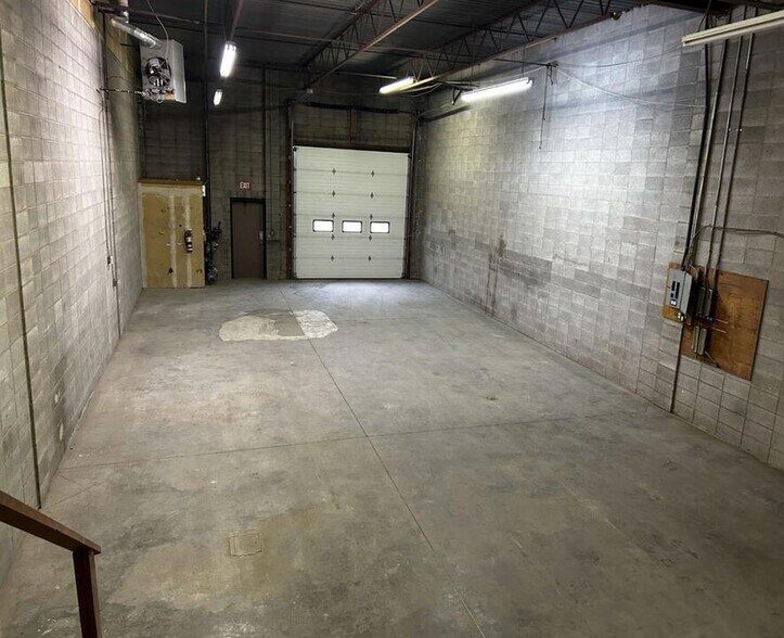 More Photos Of 2928 18th St NE, Calgary Warehouse For Lease