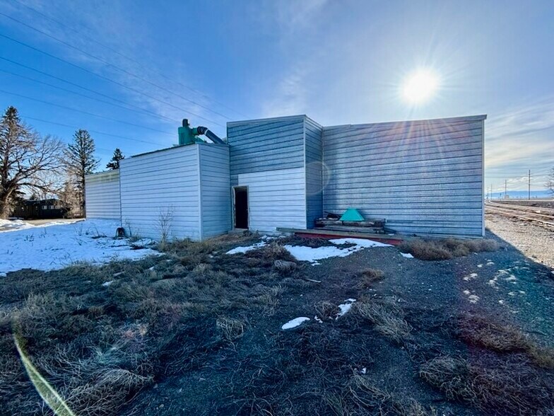 More Photos Of 412 E Railroad Ave N, Manhattan Warehouse For Sale