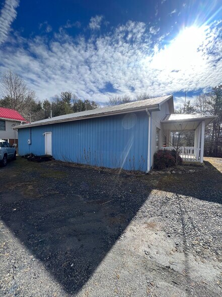 More Photos Of 28 Mullin Hill Rd, Spruce Pine Flex For Sale