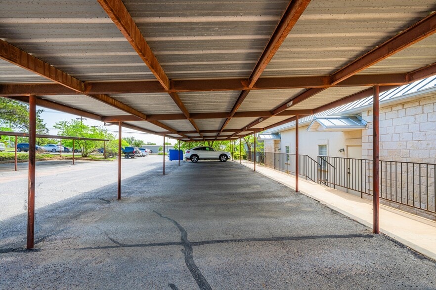 More Photos Of 204 W Windcrest St, Fredericksburg Healthcare For Sale