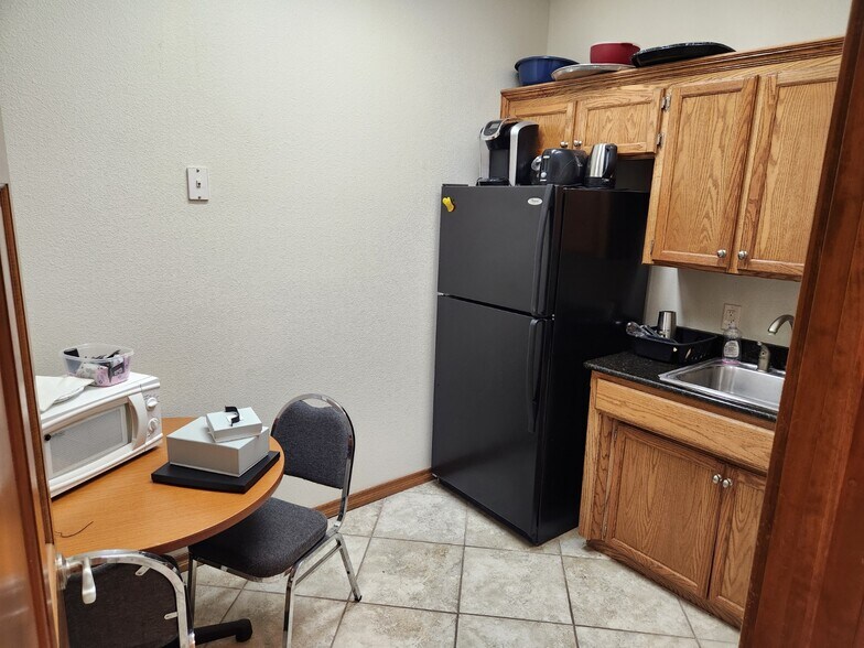 More Photos Of 1152 NW Cache Rd, Lawton Office For Lease