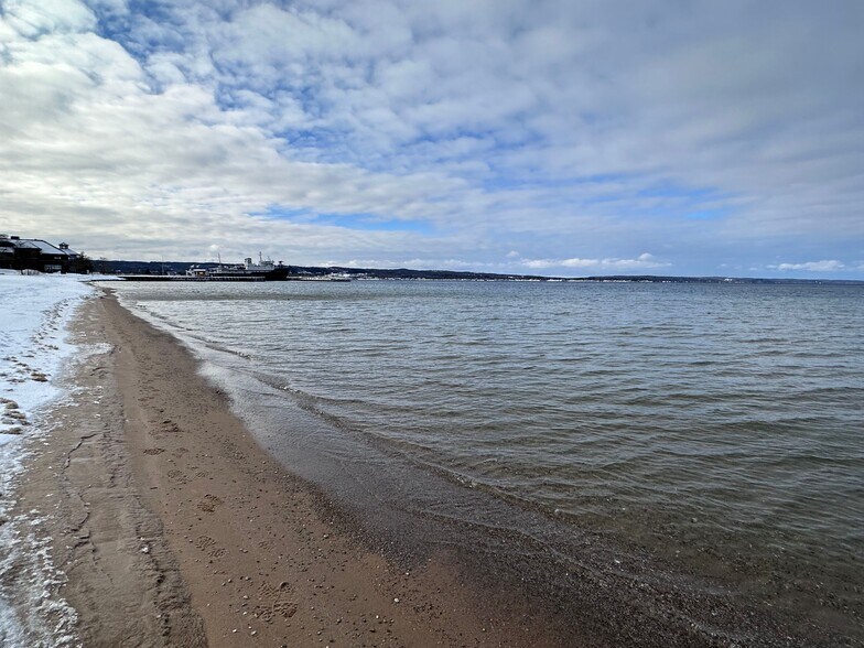 More Photos Of 841 E Front St, Traverse City Hotel For Sale