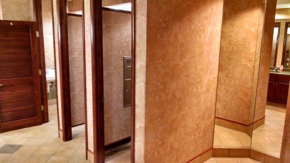 More Photos Of 10133 Sherrill Blvd, Knoxville Medical For Sale