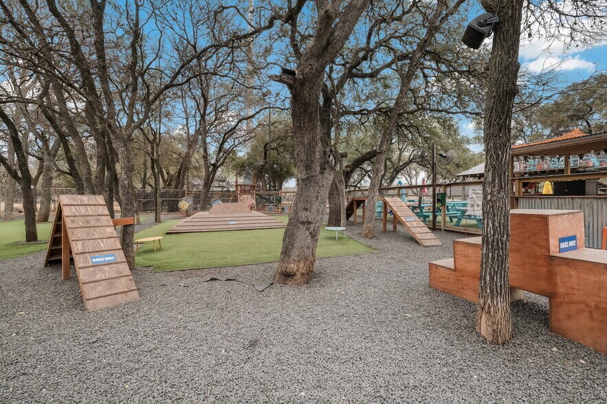 More Photos Of 13838 Jones Maltsberger Rd, San Antonio Restaurant For Sale