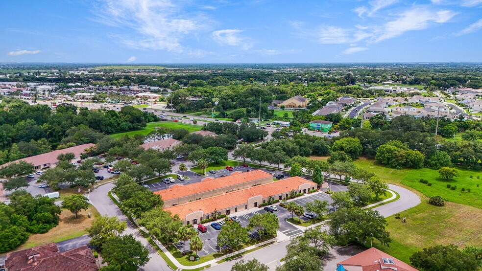 More Photos Of 3911 Golf Park Loop, Bradenton Office For Lease