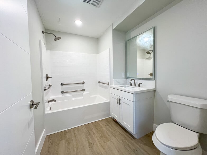 More Photos Of 142 E 84th St, Los Angeles Apartments For Sale