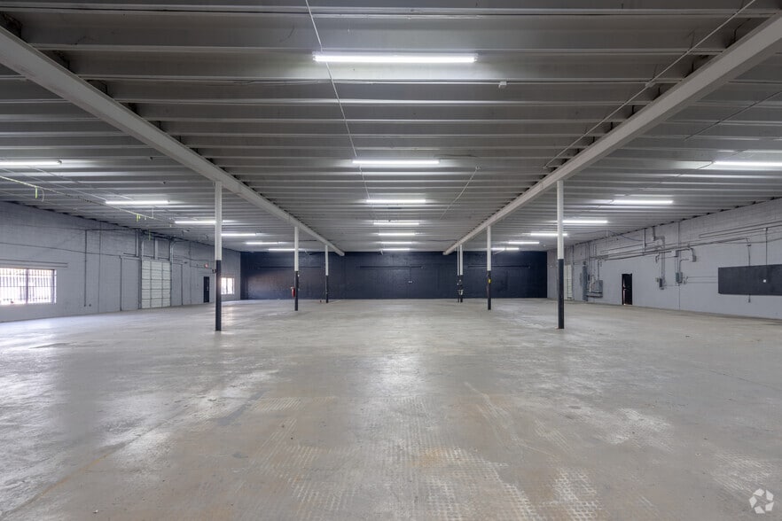 More Photos Of 3910 Warehouse Row, Austin Warehouse For Sale