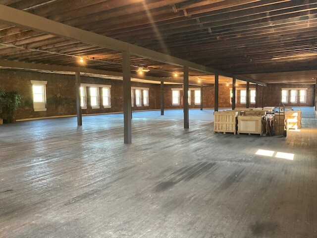 More Photos Of 2200 Glass St, Chattanooga Storefront Retail Residential For Sale