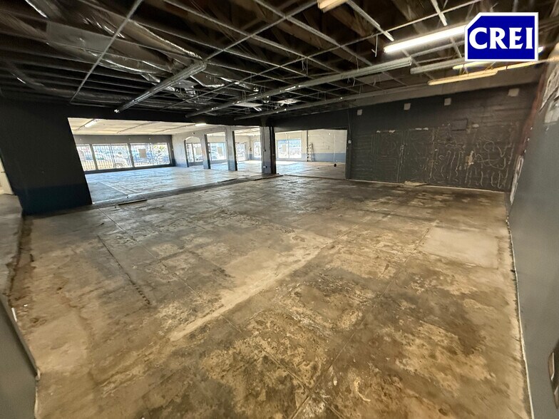 More Photos Of 215 Chatsworth Dr, San Fernando Freestanding For Lease